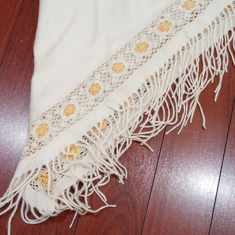 Erdos Ivory Fringed Cashmere Shawl - New! - Picture 7 of 14